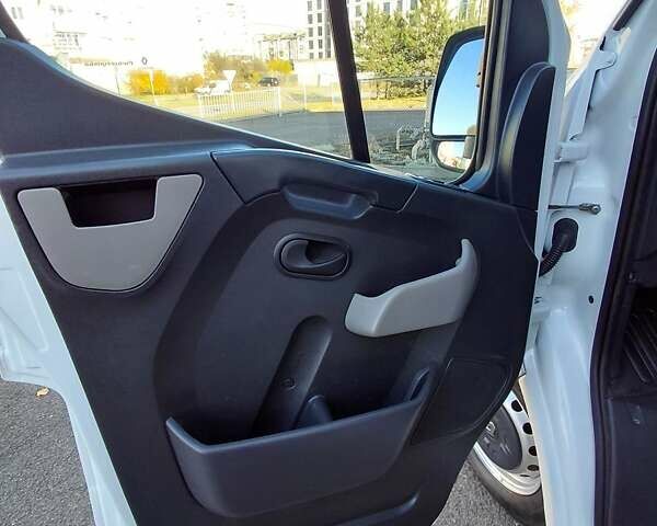 Білий Рено Мастєр, об'ємом двигуна 2.3 л та пробігом 500 тис. км за 16550 $, фото 23 на Automoto.ua