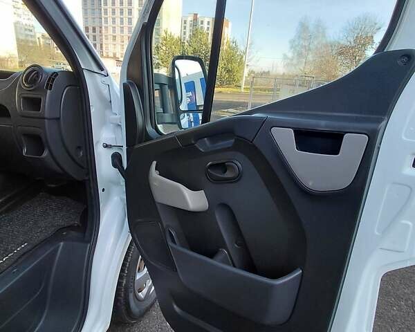 Белый Рено Мастер, объемом двигателя 2.3 л и пробегом 421 тыс. км за 15300 $, фото 21 на Automoto.ua