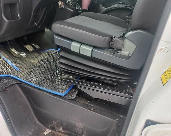 Белый Рено Мастер, объемом двигателя 2.3 л и пробегом 554 тыс. км за 17000 $, фото 3 на Automoto.ua