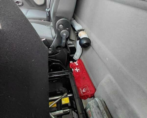 Білий Рено Мастєр, об'ємом двигуна 2.3 л та пробігом 415 тис. км за 16450 $, фото 31 на Automoto.ua