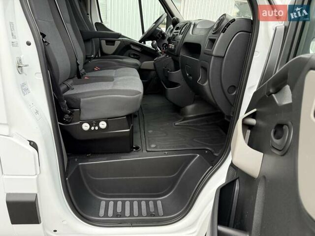 Белый Рено Мастер, объемом двигателя 2.3 л и пробегом 379 тыс. км за 17600 $, фото 60 на Automoto.ua