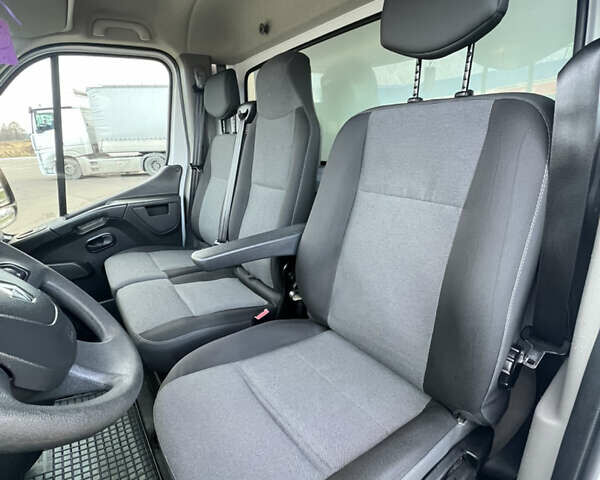 Белый Рено Мастер, объемом двигателя 2.3 л и пробегом 360 тыс. км за 25999 $, фото 15 на Automoto.ua