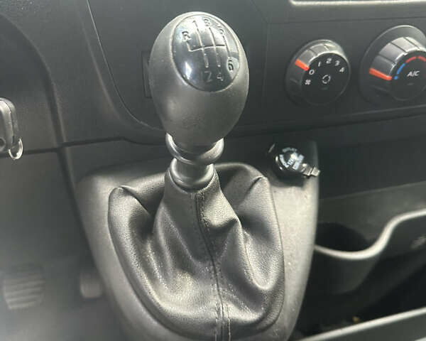 Белый Рено Мастер, объемом двигателя 2.3 л и пробегом 476 тыс. км за 17250 $, фото 22 на Automoto.ua