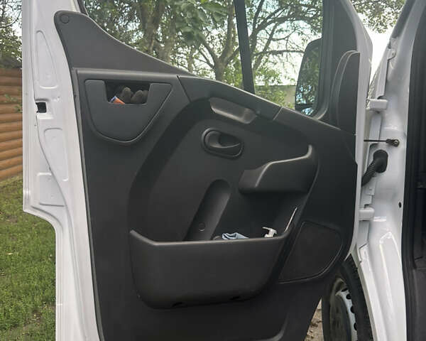 Белый Рено Мастер, объемом двигателя 2.3 л и пробегом 476 тыс. км за 17250 $, фото 23 на Automoto.ua