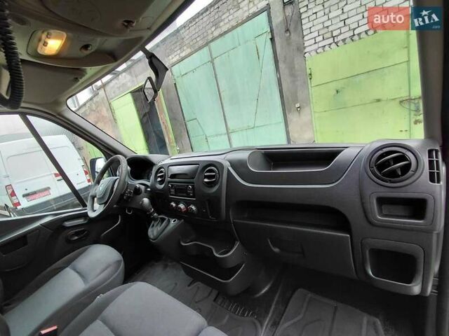 Белый Рено Мастер, объемом двигателя 2.3 л и пробегом 471 тыс. км за 16200 $, фото 9 на Automoto.ua