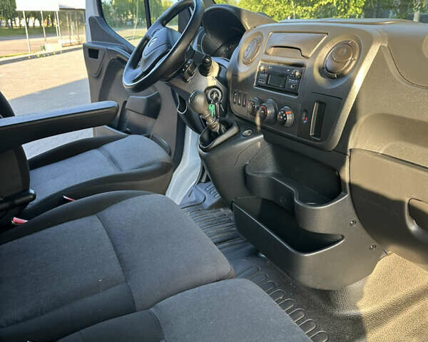 Белый Рено Мастер, объемом двигателя 2.3 л и пробегом 520 тыс. км за 17900 $, фото 28 на Automoto.ua