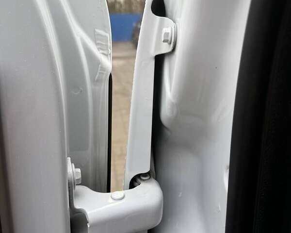 Белый Рено Мастер, объемом двигателя 2.3 л и пробегом 281 тыс. км за 23999 $, фото 37 на Automoto.ua