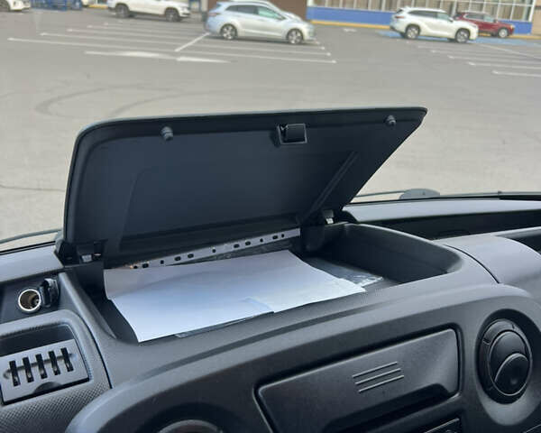 Белый Рено Мастер, объемом двигателя 2.3 л и пробегом 360 тыс. км за 25999 $, фото 32 на Automoto.ua