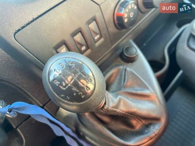 Білий Рено Мастєр, об'ємом двигуна 2.3 л та пробігом 405 тис. км за 17000 $, фото 28 на Automoto.ua