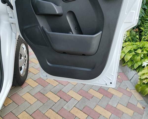 Белый Рено Мастер, объемом двигателя 2.3 л и пробегом 233 тыс. км за 17400 $, фото 37 на Automoto.ua