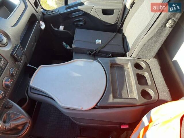 Білий Рено Мастєр, об'ємом двигуна 2.3 л та пробігом 405 тис. км за 17000 $, фото 18 на Automoto.ua