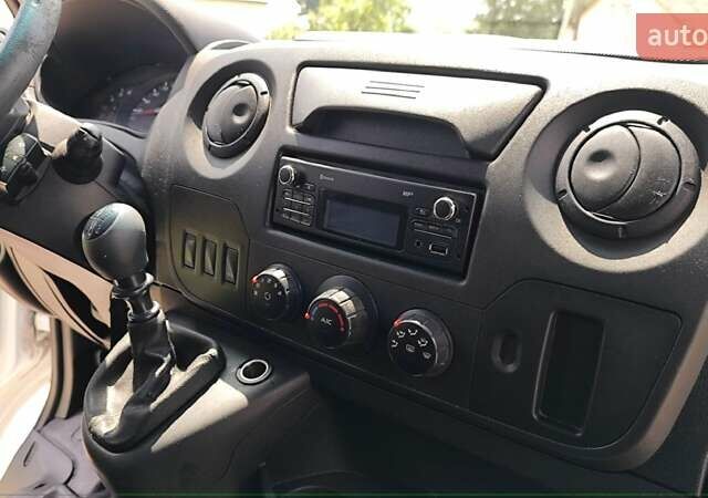Белый Рено Мастер, объемом двигателя 2.3 л и пробегом 458 тыс. км за 15700 $, фото 7 на Automoto.ua