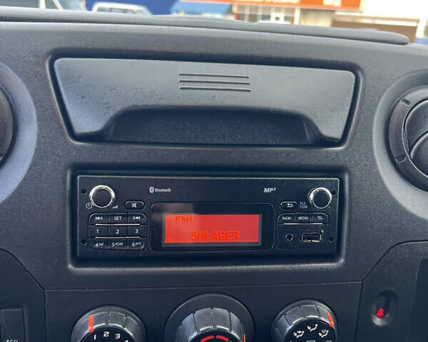 Белый Рено Мастер, объемом двигателя 2.3 л и пробегом 360 тыс. км за 25999 $, фото 30 на Automoto.ua