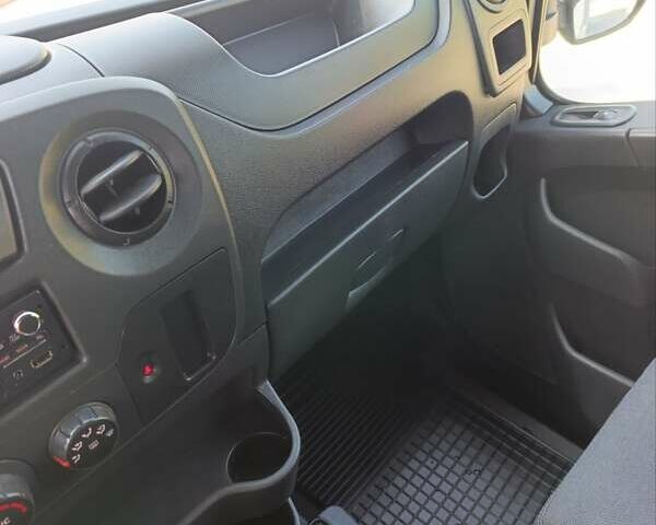 Белый Рено Мастер, объемом двигателя 2.3 л и пробегом 248 тыс. км за 18500 $, фото 24 на Automoto.ua