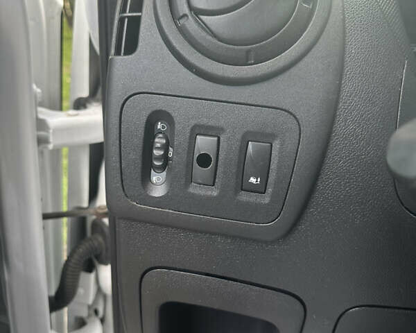 Белый Рено Мастер, объемом двигателя 2.3 л и пробегом 476 тыс. км за 17250 $, фото 20 на Automoto.ua