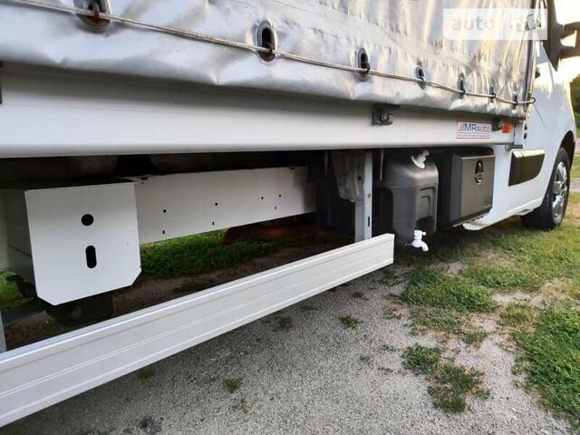 Белый Рено Мастер, объемом двигателя 2.3 л и пробегом 233 тыс. км за 17400 $, фото 5 на Automoto.ua