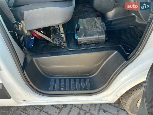 Білий Рено Мастєр, об'ємом двигуна 2.3 л та пробігом 405 тис. км за 17000 $, фото 31 на Automoto.ua