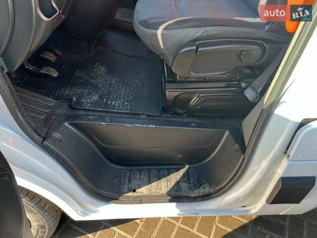 Білий Рено Мастєр, об'ємом двигуна 2.3 л та пробігом 405 тис. км за 17000 $, фото 16 на Automoto.ua