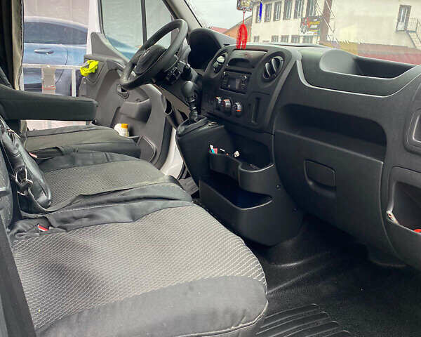 Белый Рено Мастер, объемом двигателя 2.3 л и пробегом 648 тыс. км за 15500 $, фото 8 на Automoto.ua