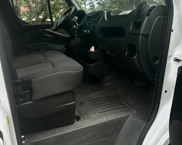 Белый Рено Мастер, объемом двигателя 2.3 л и пробегом 476 тыс. км за 17250 $, фото 26 на Automoto.ua