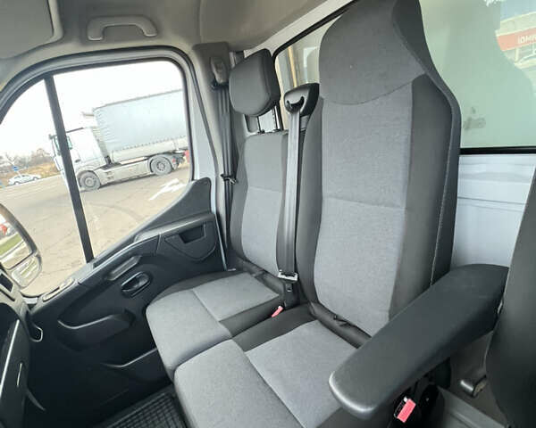 Белый Рено Мастер, объемом двигателя 2.3 л и пробегом 360 тыс. км за 25999 $, фото 34 на Automoto.ua