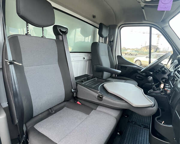 Белый Рено Мастер, объемом двигателя 2.3 л и пробегом 360 тыс. км за 25999 $, фото 36 на Automoto.ua