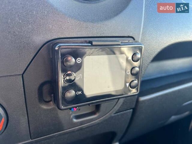 Білий Рено Мастєр, об'ємом двигуна 2.3 л та пробігом 405 тис. км за 17000 $, фото 20 на Automoto.ua