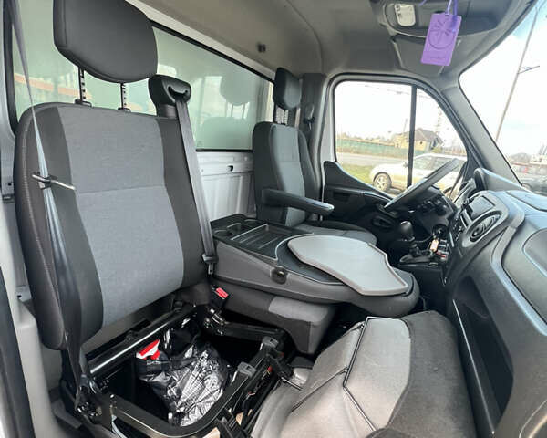 Белый Рено Мастер, объемом двигателя 2.3 л и пробегом 360 тыс. км за 25999 $, фото 39 на Automoto.ua