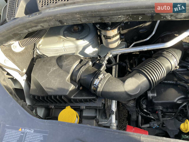 Белый Рено Мастер, объемом двигателя 2.3 л и пробегом 380 тыс. км за 19800 $, фото 55 на Automoto.ua