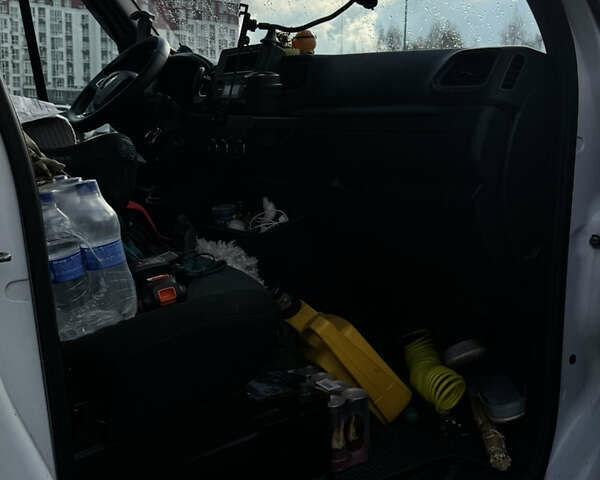 Белый Рено Мастер, объемом двигателя 2.3 л и пробегом 303 тыс. км за 23100 $, фото 3 на Automoto.ua