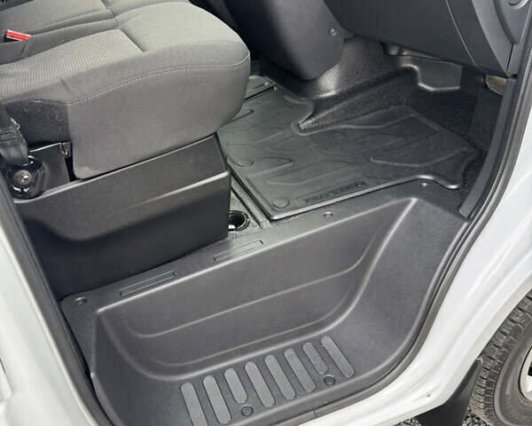 Білий Рено Мастєр, об'ємом двигуна 2.3 л та пробігом 230 тис. км за 18700 $, фото 35 на Automoto.ua