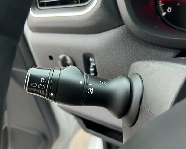 Белый Рено Мастер, объемом двигателя 2.3 л и пробегом 187 тыс. км за 17777 $, фото 20 на Automoto.ua