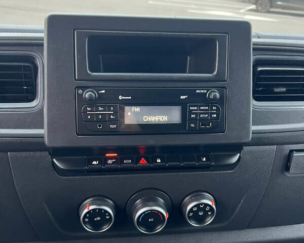 Белый Рено Мастер, объемом двигателя 2.3 л и пробегом 187 тыс. км за 17777 $, фото 23 на Automoto.ua