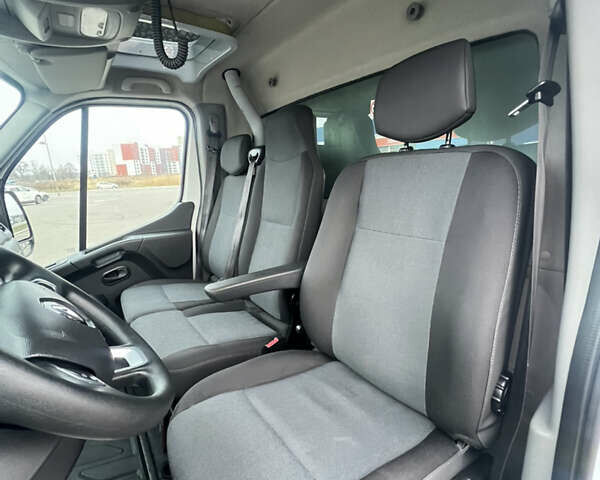 Белый Рено Мастер, объемом двигателя 2.3 л и пробегом 187 тыс. км за 17777 $, фото 14 на Automoto.ua