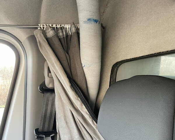 Белый Рено Мастер, объемом двигателя 2.3 л и пробегом 380 тыс. км за 19800 $, фото 17 на Automoto.ua