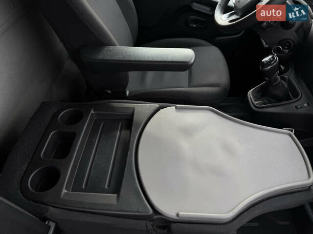 Білий Рено Мастєр, об'ємом двигуна 2.3 л та пробігом 230 тис. км за 18700 $, фото 42 на Automoto.ua