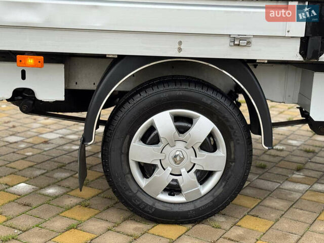 Белый Рено Мастер, объемом двигателя 2.3 л и пробегом 500 тыс. км за 17500 $, фото 28 на Automoto.ua