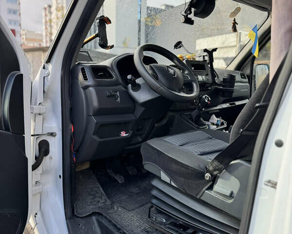 Белый Рено Мастер, объемом двигателя 2.3 л и пробегом 303 тыс. км за 23100 $, фото 7 на Automoto.ua