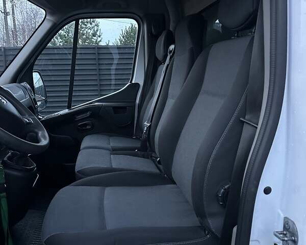 Белый Рено Мастер, объемом двигателя 2.3 л и пробегом 428 тыс. км за 17600 $, фото 12 на Automoto.ua