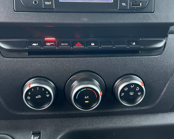 Белый Рено Мастер, объемом двигателя 2.3 л и пробегом 187 тыс. км за 17777 $, фото 22 на Automoto.ua