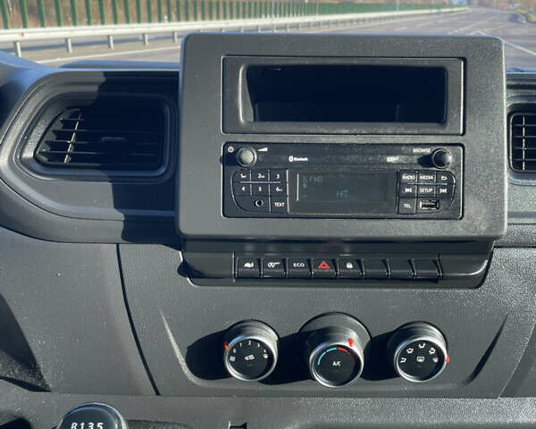 Белый Рено Мастер, объемом двигателя 2.3 л и пробегом 380 тыс. км за 19800 $, фото 9 на Automoto.ua