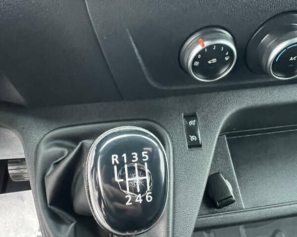 Белый Рено Мастер, объемом двигателя 2.3 л и пробегом 187 тыс. км за 17777 $, фото 24 на Automoto.ua