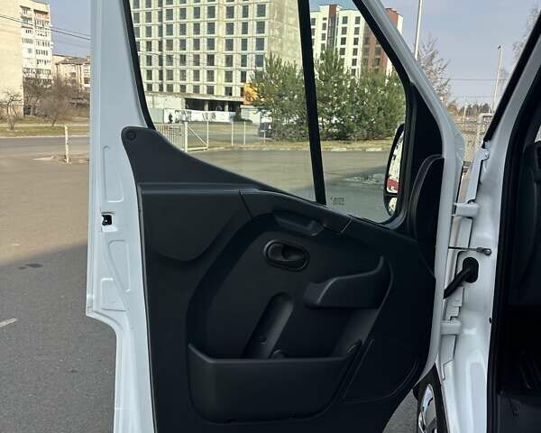 Белый Рено Мастер, объемом двигателя 2.3 л и пробегом 385 тыс. км за 18200 $, фото 17 на Automoto.ua