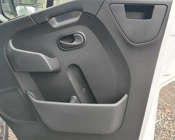 Білий Рено Мастєр, об'ємом двигуна 2.3 л та пробігом 278 тис. км за 16700 $, фото 64 на Automoto.ua