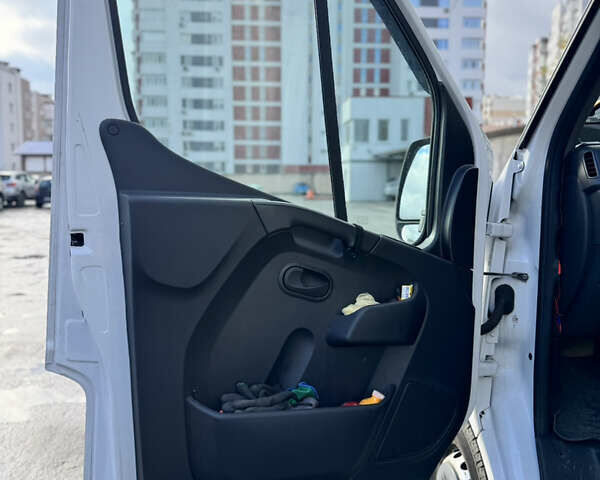 Белый Рено Мастер, объемом двигателя 2.3 л и пробегом 303 тыс. км за 23100 $, фото 8 на Automoto.ua