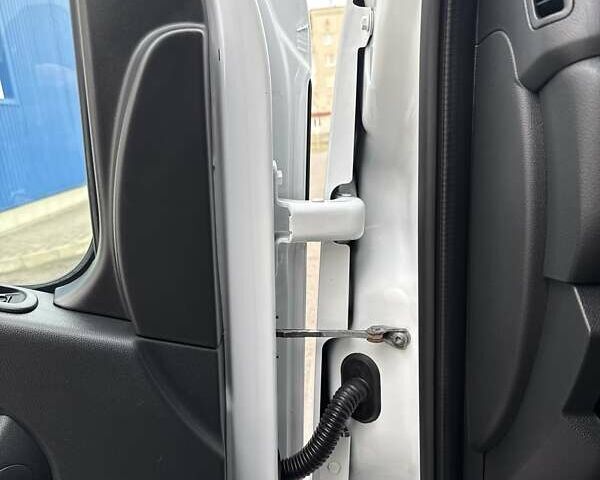 Білий Рено Мастєр, об'ємом двигуна 2.3 л та пробігом 363 тис. км за 17700 $, фото 48 на Automoto.ua