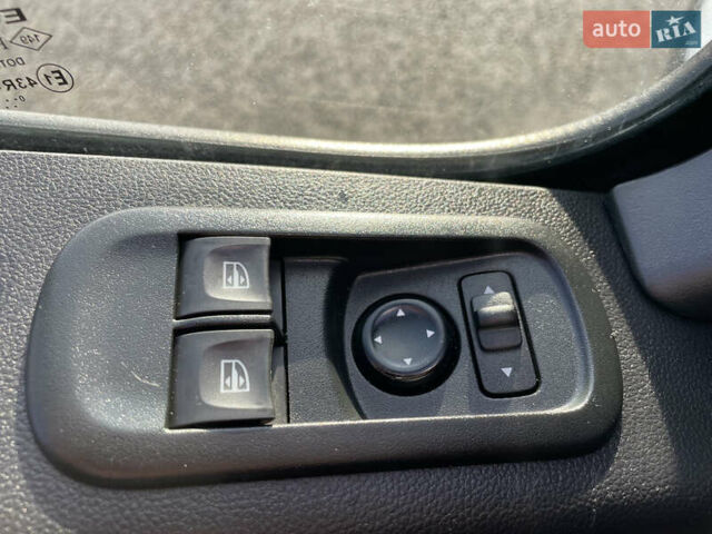 Белый Рено Мастер, объемом двигателя 2.3 л и пробегом 380 тыс. км за 19800 $, фото 61 на Automoto.ua