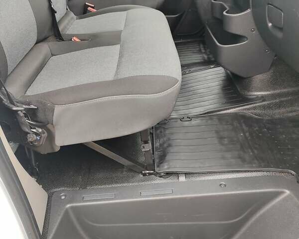 Білий Рено Мастєр, об'ємом двигуна 2.3 л та пробігом 278 тис. км за 16700 $, фото 43 на Automoto.ua