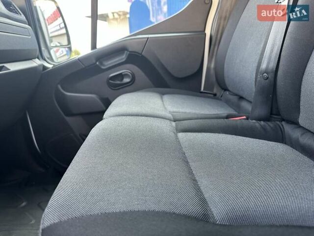 Белый Рено Мастер, объемом двигателя 2.3 л и пробегом 385 тыс. км за 18200 $, фото 22 на Automoto.ua