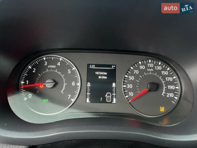 Белый Рено Мастер, объемом двигателя 2.3 л и пробегом 187 тыс. км за 17777 $, фото 18 на Automoto.ua